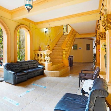Oyo 91390 Kost Grand Royal Elite Hotel Surabaya Bagian luar foto