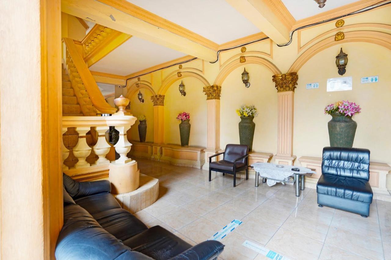 Oyo 91390 Kost Grand Royal Elite Hotel Surabaya Bagian luar foto